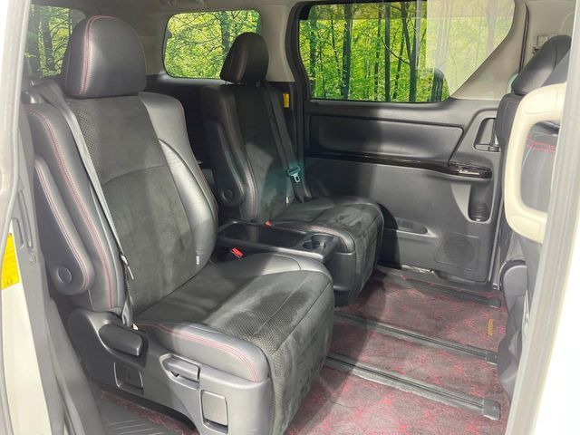 TOYOTA VELLFIRE 2013