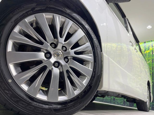 TOYOTA VELLFIRE 2013