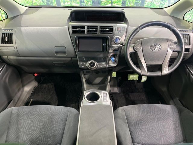 TOYOTA PRIUS Alpha 2014