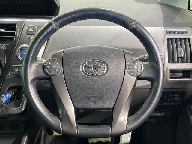 TOYOTA PRIUS Alpha 2014
