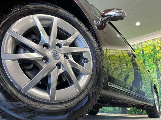 TOYOTA PRIUS Alpha 2014