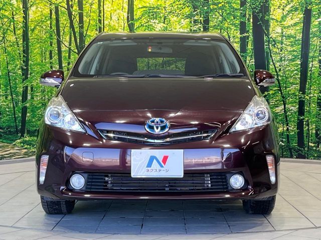 TOYOTA PRIUS Alpha 2014