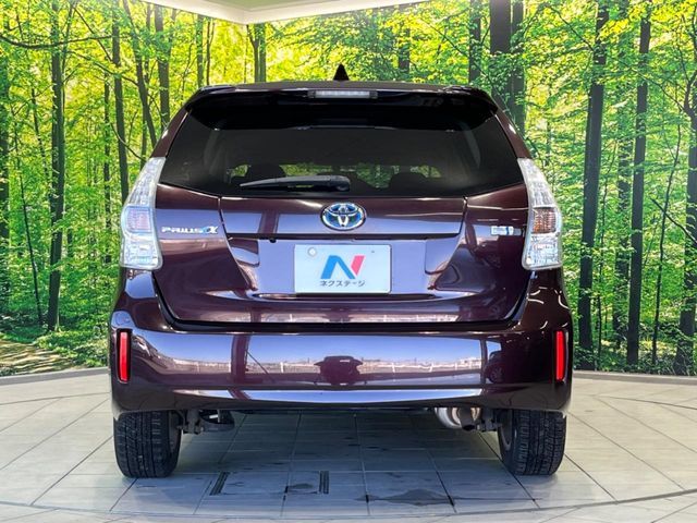 TOYOTA PRIUS Alpha 2014