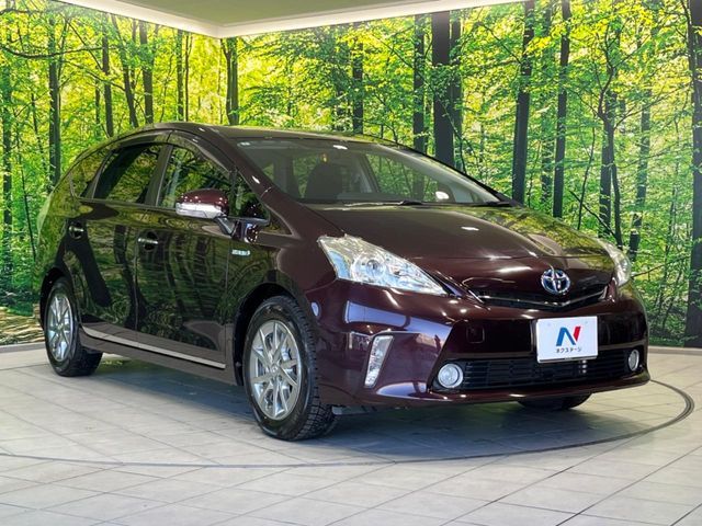 TOYOTA PRIUS Alpha 2014