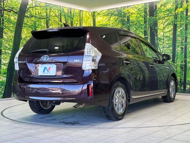 TOYOTA PRIUS Alpha 2014