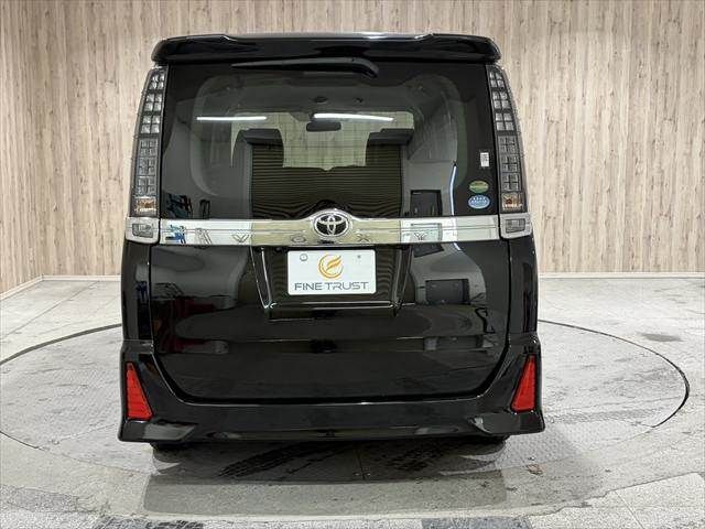 TOYOTA VOXY 2016