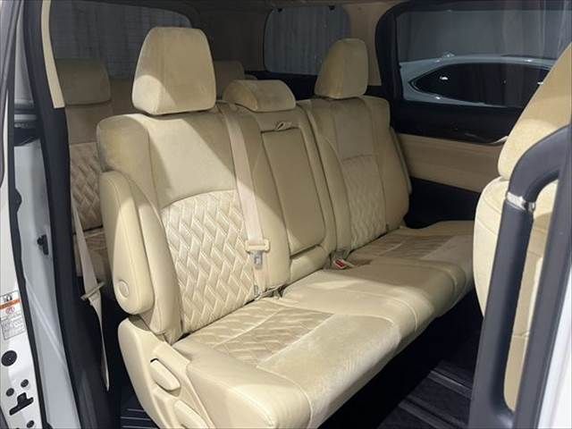 TOYOTA ALPHARD 2017