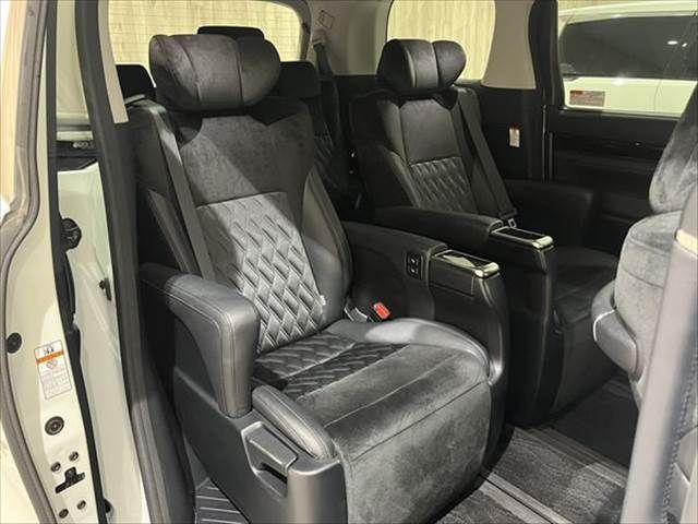 TOYOTA VELLFIRE 2015