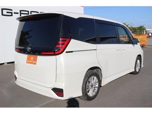 TOYOTA NOAH 2022