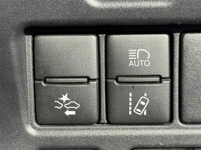 TOYOTA ESQUIRE HYBRID 2016