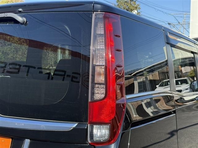 TOYOTA ESQUIRE HYBRID 2016