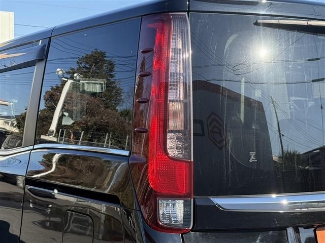 TOYOTA ESQUIRE HYBRID 2016