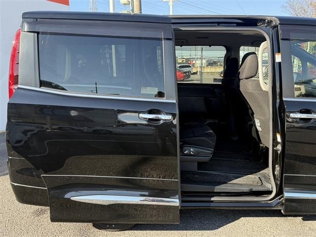 TOYOTA ESQUIRE HYBRID 2016