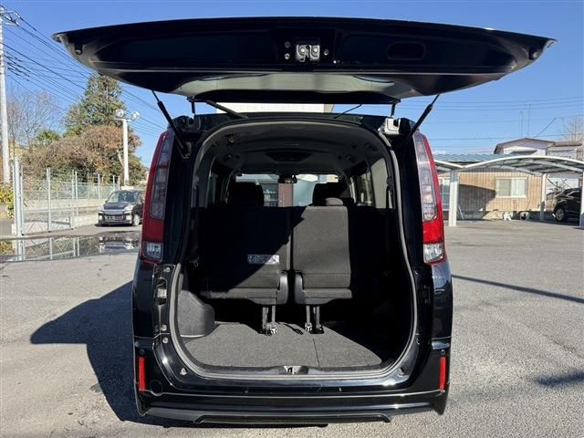 TOYOTA ESQUIRE HYBRID 2016