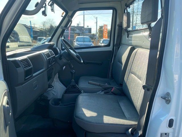 MITSUBISHI MINICAB truck 2009