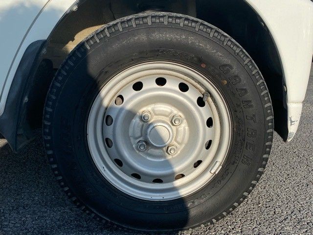 MITSUBISHI MINICAB truck 2009