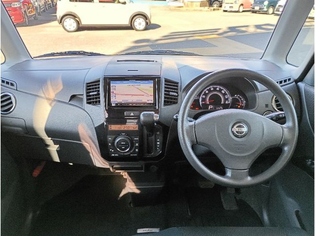 NISSAN ROOX 2013