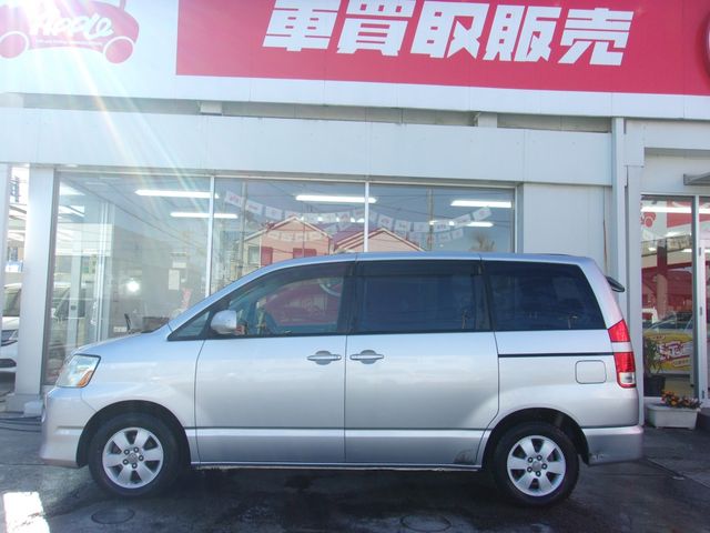 TOYOTA NOAH 2005