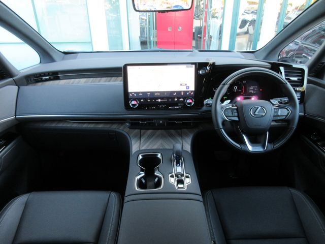 TOYOTA ???? LM500h 2025