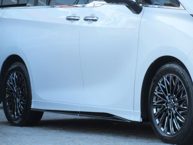 TOYOTA ???? LM500h 2025