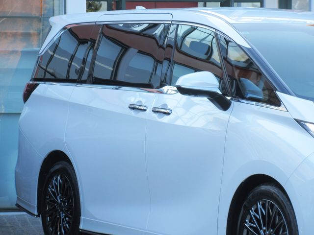 TOYOTA ???? LM500h 2025