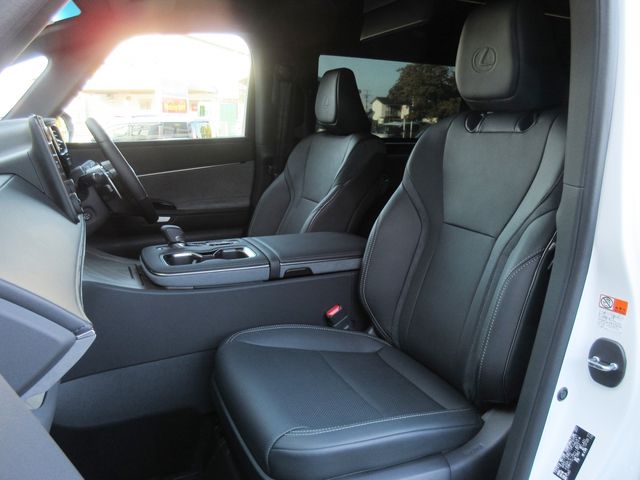 TOYOTA ???? LM500h 2025