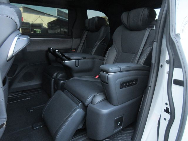 TOYOTA ???? LM500h 2025