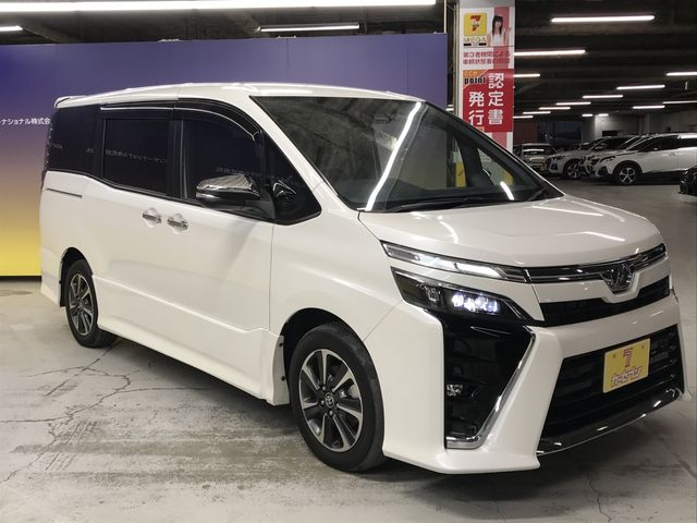 TOYOTA VOXY 2020