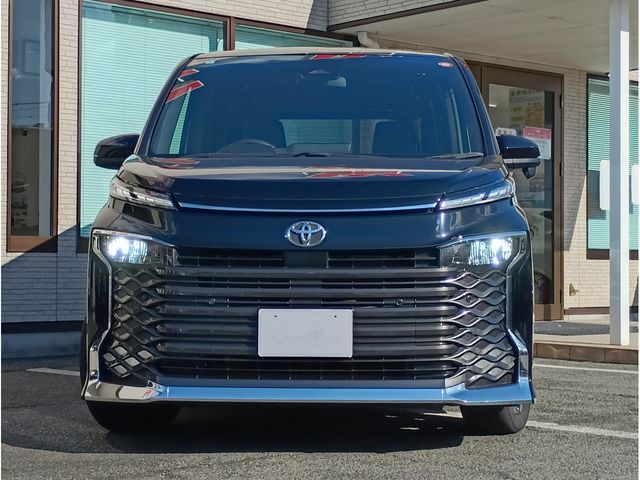 TOYOTA VOXY 2022