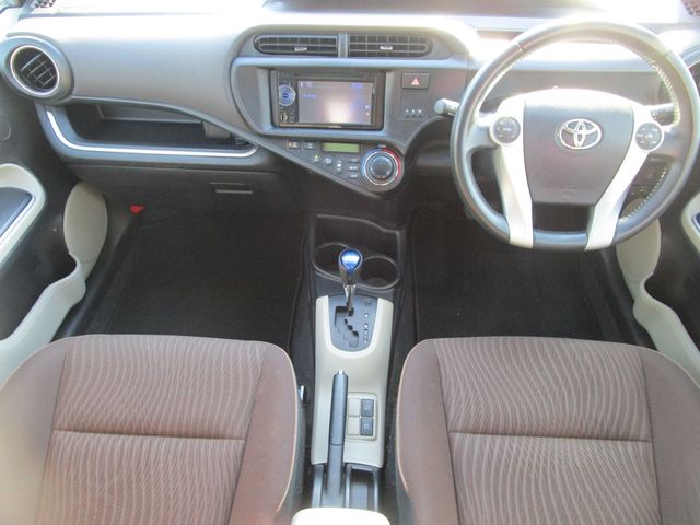 TOYOTA AQUA 2013