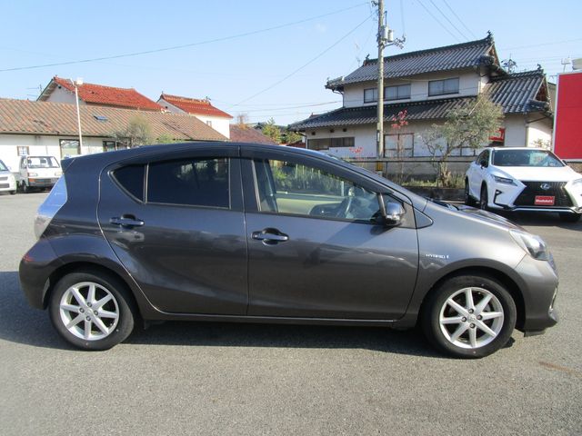 TOYOTA AQUA 2013