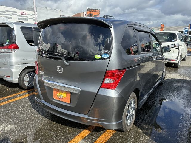 HONDA FREED 2010