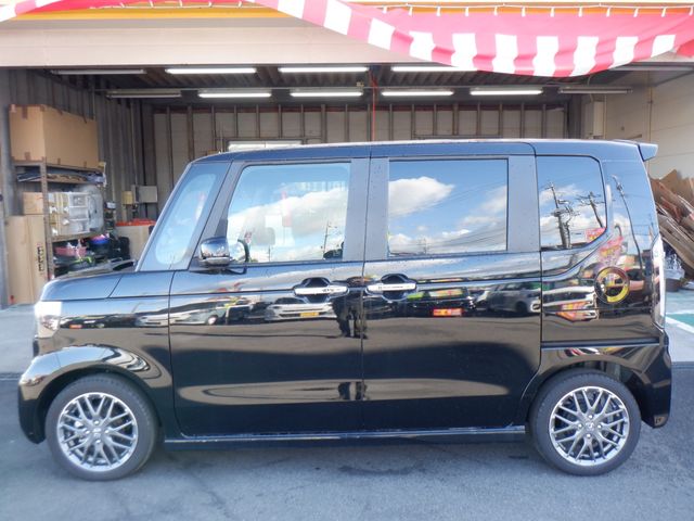 HONDA N BOX CUSTOM 2024