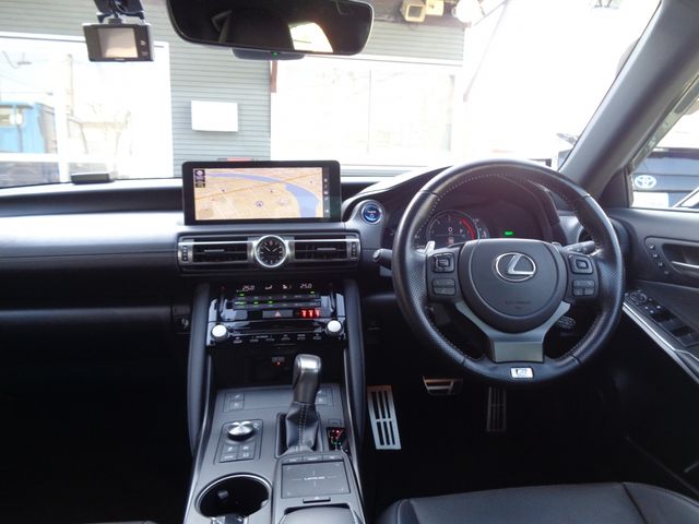 TOYOTA LEXUS IS300h 2020