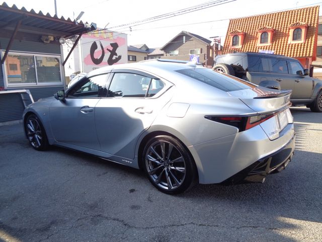 TOYOTA LEXUS IS300h 2020