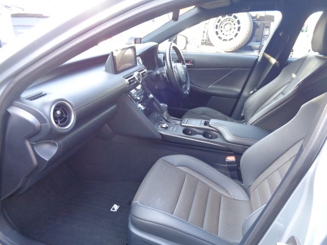 TOYOTA LEXUS IS300h 2020