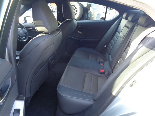 TOYOTA LEXUS IS300h 2020