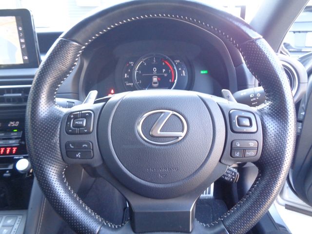 TOYOTA LEXUS IS300h 2020