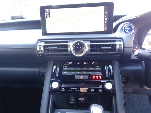 TOYOTA LEXUS IS300h 2020