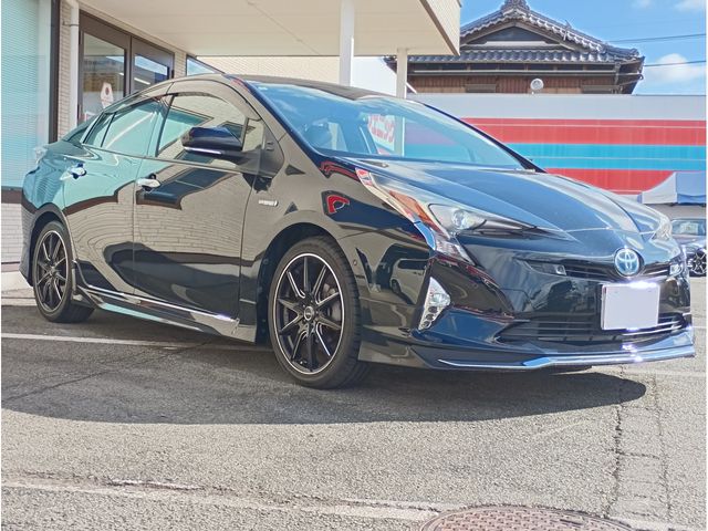 TOYOTA PRIUS 2016
