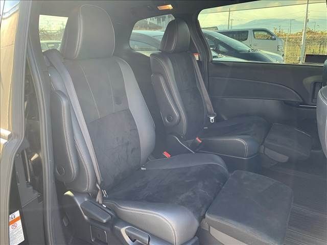 TOYOTA ESTIMA  4WD 2016