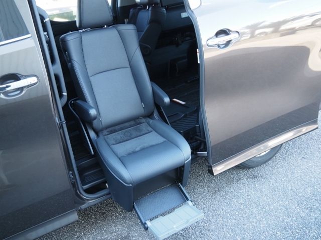 TOYOTA ALPHARD hybrid 4WD 2020