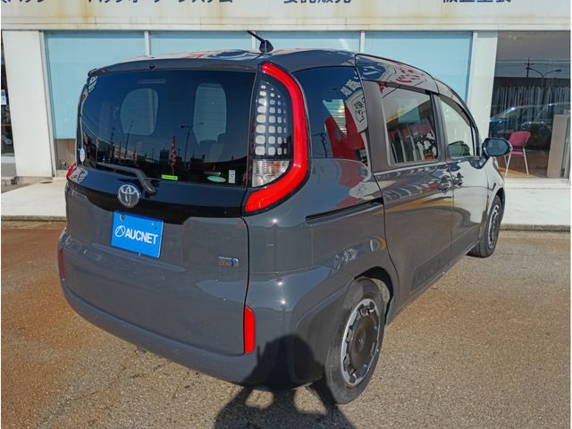 TOYOTA SIENTA HYBRID 2022