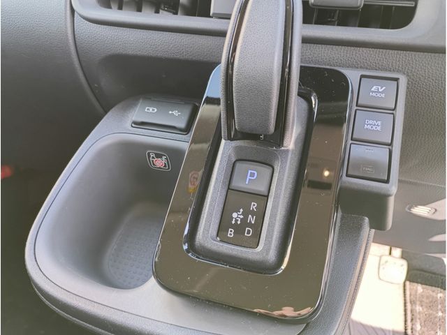 TOYOTA SIENTA HYBRID 2022