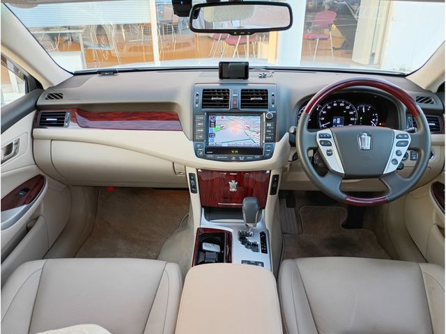TOYOTA CROWN sedan 4WD 2010