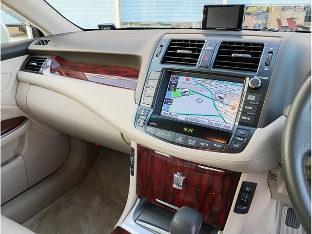 TOYOTA CROWN sedan 4WD 2010