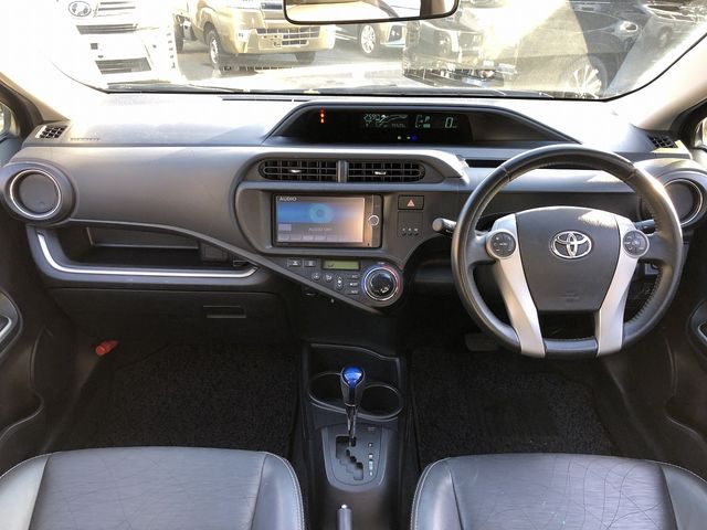 TOYOTA AQUA 2013