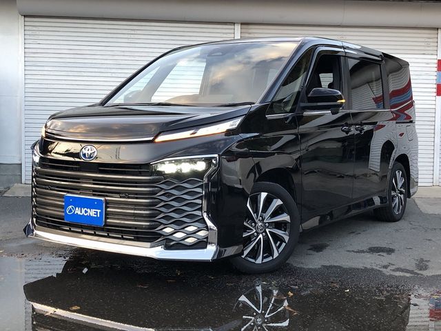 TOYOTA VOXY HYBRID 2022