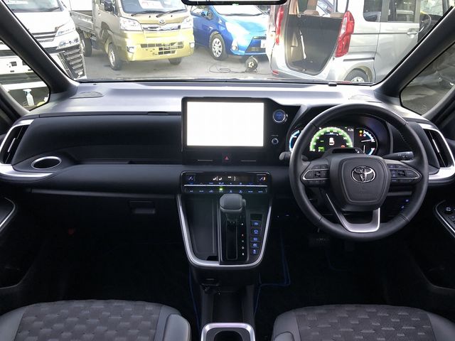 TOYOTA VOXY HYBRID 2022