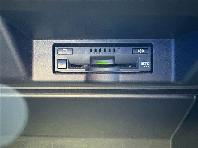 TOYOTA HARRIER 4WD 2017